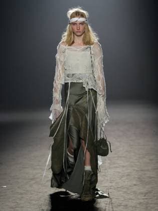 PFW - Ann Demeulemeester Runway A model walks the runway during the Ann Demeulemeester Womenswear Fall Winter 2025-2026 show as part of Paris Fashion Week at Espace des Blancs Manteaux on March 8, 2025 in Paris, France. Photo by Alaain-Gil Gonzalez ABACAPRESS.COM Paris France  Copyright: xGonzalezxAlain-Gil ABACAx