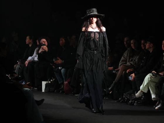 PFW - Ann Demeulemeester Runway A model walks the runway during the Ann Demeulemeester Womenswear Fall Winter 2025-2026 show as part of Paris Fashion Week at Espace des Blancs Manteaux on March 8, 2025 in Paris, France. Photo by Alaain-Gil Gonzalez ABACAPRESS.COM Paris France  Copyright: xGonzalezxAlain-Gil ABACAx