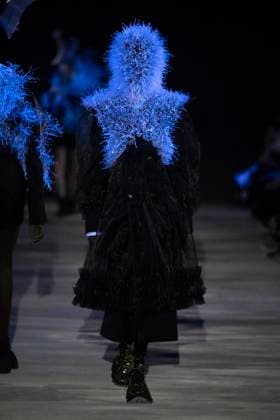 Défilé Noir by Kei Ninomiya Collection Prêt à Porter Automne Hiver 2025 2026 lors de la Fashion Week de Paris PFW Défilé Noir by Kei Ninomiya Collection Prêt à Porter Automne Hiver 2025 2026 lors de la Fashion Week de Paris PFW le 9 mars 2025 Noir by Kei Ninomiya Fall Winter 2025 2026 Ready to Wear Collection fashion show during Paris Fashion Week PFW on March 9, 2025 Paris France  Copyright: xAgencex xBestimagexAgencex xBestimagex