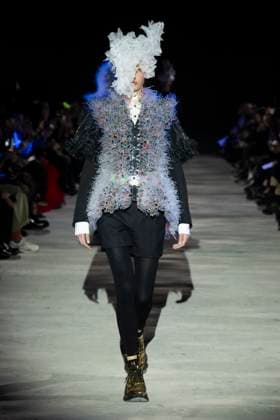 Défilé Noir by Kei Ninomiya Collection Prêt à Porter Automne Hiver 2025 2026 lors de la Fashion Week de Paris PFW Défilé Noir by Kei Ninomiya Collection Prêt à Porter Automne Hiver 2025 2026 lors de la Fashion Week de Paris PFW le 9 mars 2025 Noir by Kei Ninomiya Fall Winter 2025 2026 Ready to Wear Collection fashion show during Paris Fashion Week PFW on March 9, 2025 Paris France  Copyright: xAgencex xBestimagexAgencex xBestimagex