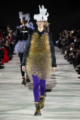 Défilé Noir by Kei Ninomiya Collection Prêt à Porter Automne Hiver 2025 2026 lors de la Fashion Week de Paris PFW Défilé Noir by Kei Ninomiya Collection Prêt à Porter Automne Hiver 2025 2026 lors de la Fashion Week de Paris PFW le 9 mars 2025 Noir by Kei Ninomiya Fall Winter 2025 2026 Ready to Wear Collection fashion show during Paris Fashion Week PFW on March 9, 2025 Paris France  Copyright: xAgencex xBestimagexAgencex xBestimagex