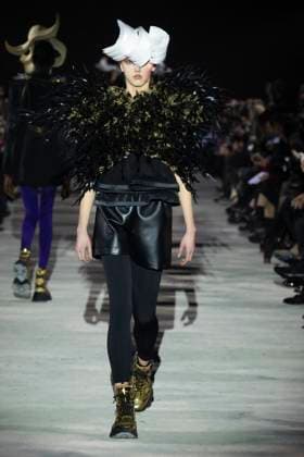 Défilé Noir by Kei Ninomiya Collection Prêt à Porter Automne Hiver 2025 2026 lors de la Fashion Week de Paris PFW Défilé Noir by Kei Ninomiya Collection Prêt à Porter Automne Hiver 2025 2026 lors de la Fashion Week de Paris PFW le 9 mars 2025 Noir by Kei Ninomiya Fall Winter 2025 2026 Ready to Wear Collection fashion show during Paris Fashion Week PFW on March 9, 2025 Paris France  Copyright: xAgencex xBestimagexAgencex xBestimagex