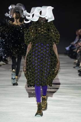 Défilé Noir by Kei Ninomiya Collection Prêt à Porter Automne Hiver 2025 2026 lors de la Fashion Week de Paris PFW Défilé Noir by Kei Ninomiya Collection Prêt à Porter Automne Hiver 2025 2026 lors de la Fashion Week de Paris PFW le 9 mars 2025 Noir by Kei Ninomiya Fall Winter 2025 2026 Ready to Wear Collection fashion show during Paris Fashion Week PFW on March 9, 2025 Paris France  Copyright: xAgencex xBestimagexAgencex xBestimagex