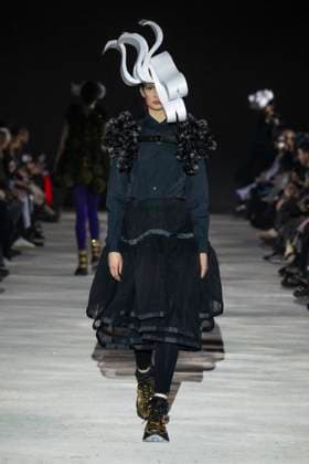 Défilé Noir by Kei Ninomiya Collection Prêt à Porter Automne Hiver 2025 2026 lors de la Fashion Week de Paris PFW Défilé Noir by Kei Ninomiya Collection Prêt à Porter Automne Hiver 2025 2026 lors de la Fashion Week de Paris PFW le 9 mars 2025 Noir by Kei Ninomiya Fall Winter 2025 2026 Ready to Wear Collection fashion show during Paris Fashion Week PFW on March 9, 2025 Paris France  Copyright: xAgencex xBestimagexAgencex xBestimagex