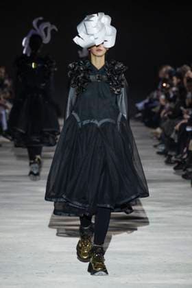 Défilé Noir by Kei Ninomiya Collection Prêt à Porter Automne Hiver 2025 2026 lors de la Fashion Week de Paris PFW Défilé Noir by Kei Ninomiya Collection Prêt à Porter Automne Hiver 2025 2026 lors de la Fashion Week de Paris PFW le 9 mars 2025 Noir by Kei Ninomiya Fall Winter 2025 2026 Ready to Wear Collection fashion show during Paris Fashion Week PFW on March 9, 2025 Paris France  Copyright: xAgencex xBestimagexAgencex xBestimagex