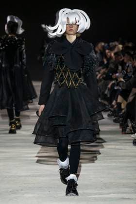 Défilé Noir by Kei Ninomiya Collection Prêt à Porter Automne Hiver 2025 2026 lors de la Fashion Week de Paris PFW Défilé Noir by Kei Ninomiya Collection Prêt à Porter Automne Hiver 2025 2026 lors de la Fashion Week de Paris PFW le 9 mars 2025 Noir by Kei Ninomiya Fall Winter 2025 2026 Ready to Wear Collection fashion show during Paris Fashion Week PFW on March 9, 2025 Paris France  Copyright: xAgencex xBestimagexAgencex xBestimagex