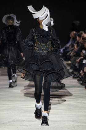 Défilé Noir by Kei Ninomiya Collection Prêt à Porter Automne Hiver 2025 2026 lors de la Fashion Week de Paris PFW Défilé Noir by Kei Ninomiya Collection Prêt à Porter Automne Hiver 2025 2026 lors de la Fashion Week de Paris PFW le 9 mars 2025 Noir by Kei Ninomiya Fall Winter 2025 2026 Ready to Wear Collection fashion show during Paris Fashion Week PFW on March 9, 2025 Paris France  Copyright: xAgencex xBestimagexAgencex xBestimagex