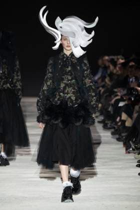Défilé Noir by Kei Ninomiya Collection Prêt à Porter Automne Hiver 2025 2026 lors de la Fashion Week de Paris PFW Défilé Noir by Kei Ninomiya Collection Prêt à Porter Automne Hiver 2025 2026 lors de la Fashion Week de Paris PFW le 9 mars 2025 Noir by Kei Ninomiya Fall Winter 2025 2026 Ready to Wear Collection fashion show during Paris Fashion Week PFW on March 9, 2025 Paris France  Copyright: xAgencex xBestimagexAgencex xBestimagex