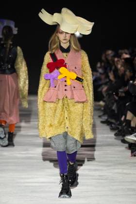 Défilé Noir by Kei Ninomiya Collection Prêt à Porter Automne Hiver 2025 2026 lors de la Fashion Week de Paris PFW Défilé Noir by Kei Ninomiya Collection Prêt à Porter Automne Hiver 2025 2026 lors de la Fashion Week de Paris PFW le 9 mars 2025 Noir by Kei Ninomiya Fall Winter 2025 2026 Ready to Wear Collection fashion show during Paris Fashion Week PFW on March 9, 2025 Paris France  Copyright: xAgencex xBestimagexAgencex xBestimagex