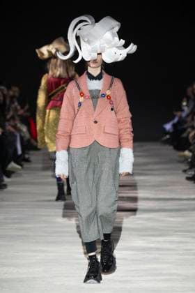 Défilé Noir by Kei Ninomiya Collection Prêt à Porter Automne Hiver 2025 2026 lors de la Fashion Week de Paris PFW Défilé Noir by Kei Ninomiya Collection Prêt à Porter Automne Hiver 2025 2026 lors de la Fashion Week de Paris PFW le 9 mars 2025 Noir by Kei Ninomiya Fall Winter 2025 2026 Ready to Wear Collection fashion show during Paris Fashion Week PFW on March 9, 2025 Paris France  Copyright: xAgencex xBestimagexAgencex xBestimagex
