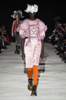 Défilé Noir by Kei Ninomiya Collection Prêt à Porter Automne Hiver 2025 2026 lors de la Fashion Week de Paris PFW Défilé Noir by Kei Ninomiya Collection Prêt à Porter Automne Hiver 2025 2026 lors de la Fashion Week de Paris PFW le 9 mars 2025 Noir by Kei Ninomiya Fall Winter 2025 2026 Ready to Wear Collection fashion show during Paris Fashion Week PFW on March 9, 2025 Paris France  Copyright: xAgencex xBestimagexAgencex xBestimagex