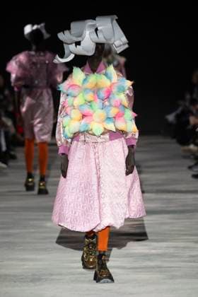 Défilé Noir by Kei Ninomiya Collection Prêt à Porter Automne Hiver 2025 2026 lors de la Fashion Week de Paris PFW Défilé Noir by Kei Ninomiya Collection Prêt à Porter Automne Hiver 2025 2026 lors de la Fashion Week de Paris PFW le 9 mars 2025 Noir by Kei Ninomiya Fall Winter 2025 2026 Ready to Wear Collection fashion show during Paris Fashion Week PFW on March 9, 2025 Paris France  Copyright: xAgencex xBestimagexAgencex xBestimagex