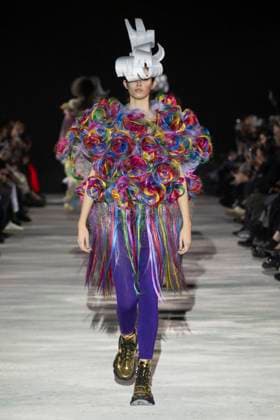 Défilé Noir by Kei Ninomiya Collection Prêt à Porter Automne Hiver 2025 2026 lors de la Fashion Week de Paris PFW Défilé Noir by Kei Ninomiya Collection Prêt à Porter Automne Hiver 2025 2026 lors de la Fashion Week de Paris PFW le 9 mars 2025 Noir by Kei Ninomiya Fall Winter 2025 2026 Ready to Wear Collection fashion show during Paris Fashion Week PFW on March 9, 2025 Paris France  Copyright: xAgencex xBestimagexAgencex xBestimagex