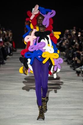 Défilé Noir by Kei Ninomiya Collection Prêt à Porter Automne Hiver 2025 2026 lors de la Fashion Week de Paris PFW Défilé Noir by Kei Ninomiya Collection Prêt à Porter Automne Hiver 2025 2026 lors de la Fashion Week de Paris PFW le 9 mars 2025 Noir by Kei Ninomiya Fall Winter 2025 2026 Ready to Wear Collection fashion show during Paris Fashion Week PFW on March 9, 2025 Paris France  Copyright: xAgencex xBestimagexAgencex xBestimagex