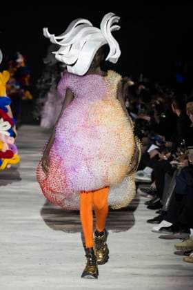Défilé Noir by Kei Ninomiya Collection Prêt à Porter Automne Hiver 2025 2026 lors de la Fashion Week de Paris PFW Défilé Noir by Kei Ninomiya Collection Prêt à Porter Automne Hiver 2025 2026 lors de la Fashion Week de Paris PFW le 9 mars 2025 Noir by Kei Ninomiya Fall Winter 2025 2026 Ready to Wear Collection fashion show during Paris Fashion Week PFW on March 9, 2025 Paris France  Copyright: xAgencex xBestimagexAgencex xBestimagex