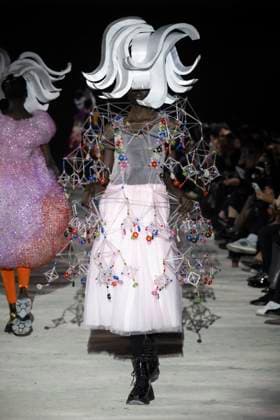 Défilé Noir by Kei Ninomiya Collection Prêt à Porter Automne Hiver 2025 2026 lors de la Fashion Week de Paris PFW Défilé Noir by Kei Ninomiya Collection Prêt à Porter Automne Hiver 2025 2026 lors de la Fashion Week de Paris PFW le 9 mars 2025 Noir by Kei Ninomiya Fall Winter 2025 2026 Ready to Wear Collection fashion show during Paris Fashion Week PFW on March 9, 2025 Paris France  Copyright: xAgencex xBestimagexAgencex xBestimagex