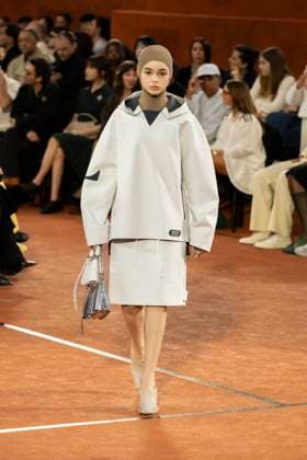 Défilé Lacoste Collection Prêt à Porter Automne Hiver 2025 2026 lors de la Fashion Week de Paris PFW Défilé Lacoste Collection Prêt à Porter Automne Hiver 2025 2026 lors de la Fashion Week de Paris PFW le 9 mars 2025 Lacoste Fall Winter 2025 2026 Ready to Wear Collection fashion show during Paris Fashion Week PFW on March 9, 2025 Paris France  Copyright: xAgencex xBestimagexAgencex xBestimagex