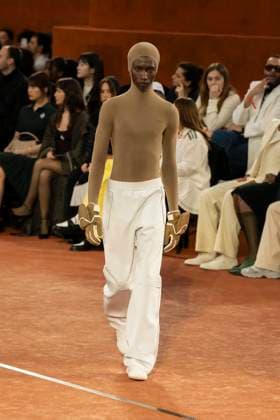 Défilé Lacoste Collection Prêt à Porter Automne Hiver 2025 2026 lors de la Fashion Week de Paris PFW Défilé Lacoste Collection Prêt à Porter Automne Hiver 2025 2026 lors de la Fashion Week de Paris PFW le 9 mars 2025 Lacoste Fall Winter 2025 2026 Ready to Wear Collection fashion show during Paris Fashion Week PFW on March 9, 2025 Paris France  Copyright: xAgencex xBestimagexAgencex xBestimagex