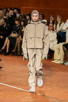 Défilé Lacoste Collection Prêt à Porter Automne Hiver 2025 2026 lors de la Fashion Week de Paris PFW Défilé Lacoste Collection Prêt à Porter Automne Hiver 2025 2026 lors de la Fashion Week de Paris PFW le 9 mars 2025 Lacoste Fall Winter 2025 2026 Ready to Wear Collection fashion show during Paris Fashion Week PFW on March 9, 2025 Paris France  Copyright: xAgencex xBestimagexAgencex xBestimagex