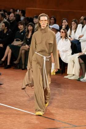 Défilé Lacoste Collection Prêt à Porter Automne Hiver 2025 2026 lors de la Fashion Week de Paris PFW Défilé Lacoste Collection Prêt à Porter Automne Hiver 2025 2026 lors de la Fashion Week de Paris PFW le 9 mars 2025 Lacoste Fall Winter 2025 2026 Ready to Wear Collection fashion show during Paris Fashion Week PFW on March 9, 2025 Paris France  Copyright: xAgencex xBestimagexAgencex xBestimagex