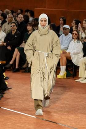Défilé Lacoste Collection Prêt à Porter Automne Hiver 2025 2026 lors de la Fashion Week de Paris PFW Défilé Lacoste Collection Prêt à Porter Automne Hiver 2025 2026 lors de la Fashion Week de Paris PFW le 9 mars 2025 Lacoste Fall Winter 2025 2026 Ready to Wear Collection fashion show during Paris Fashion Week PFW on March 9, 2025 Paris France  Copyright: xAgencex xBestimagexAgencex xBestimagex