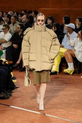 Défilé Lacoste Collection Prêt à Porter Automne Hiver 2025 2026 lors de la Fashion Week de Paris PFW Défilé Lacoste Collection Prêt à Porter Automne Hiver 2025 2026 lors de la Fashion Week de Paris PFW le 9 mars 2025 Lacoste Fall Winter 2025 2026 Ready to Wear Collection fashion show during Paris Fashion Week PFW on March 9, 2025 Paris France  Copyright: xAgencex xBestimagexAgencex xBestimagex