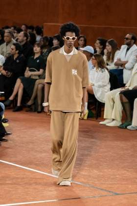 Défilé Lacoste Collection Prêt à Porter Automne Hiver 2025 2026 lors de la Fashion Week de Paris PFW Défilé Lacoste Collection Prêt à Porter Automne Hiver 2025 2026 lors de la Fashion Week de Paris PFW le 9 mars 2025 Lacoste Fall Winter 2025 2026 Ready to Wear Collection fashion show during Paris Fashion Week PFW on March 9, 2025 Paris France  Copyright: xAgencex xBestimagexAgencex xBestimagex