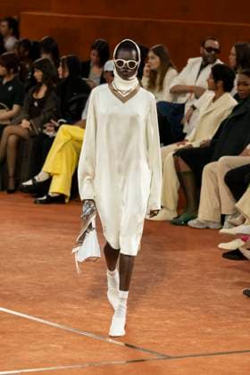 Défilé Lacoste Collection Prêt à Porter Automne Hiver 2025 2026 lors de la Fashion Week de Paris PFW Défilé Lacoste Collection Prêt à Porter Automne Hiver 2025 2026 lors de la Fashion Week de Paris PFW le 9 mars 2025 Lacoste Fall Winter 2025 2026 Ready to Wear Collection fashion show during Paris Fashion Week PFW on March 9, 2025 Paris France  Copyright: xAgencex xBestimagexAgencex xBestimagex