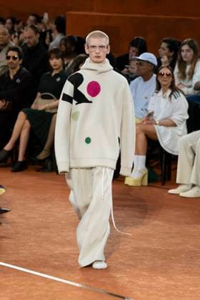 Défilé Lacoste Collection Prêt à Porter Automne Hiver 2025 2026 lors de la Fashion Week de Paris PFW Défilé Lacoste Collection Prêt à Porter Automne Hiver 2025 2026 lors de la Fashion Week de Paris PFW le 9 mars 2025 Lacoste Fall Winter 2025 2026 Ready to Wear Collection fashion show during Paris Fashion Week PFW on March 9, 2025 Paris France  Copyright: xAgencex xBestimagexAgencex xBestimagex