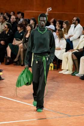 Défilé Lacoste Collection Prêt à Porter Automne Hiver 2025 2026 lors de la Fashion Week de Paris PFW Défilé Lacoste Collection Prêt à Porter Automne Hiver 2025 2026 lors de la Fashion Week de Paris PFW le 9 mars 2025 Lacoste Fall Winter 2025 2026 Ready to Wear Collection fashion show during Paris Fashion Week PFW on March 9, 2025 Paris France  Copyright: xAgencex xBestimagexAgencex xBestimagex