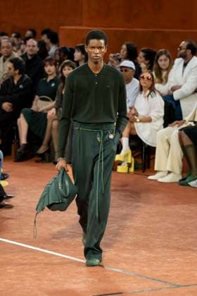 Défilé Lacoste Collection Prêt à Porter Automne Hiver 2025 2026 lors de la Fashion Week de Paris PFW Défilé Lacoste Collection Prêt à Porter Automne Hiver 2025 2026 lors de la Fashion Week de Paris PFW le 9 mars 2025 Lacoste Fall Winter 2025 2026 Ready to Wear Collection fashion show during Paris Fashion Week PFW on March 9, 2025 Paris France  Copyright: xAgencex xBestimagexAgencex xBestimagex