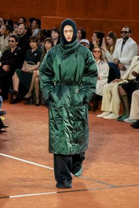 Défilé Lacoste Collection Prêt à Porter Automne Hiver 2025 2026 lors de la Fashion Week de Paris PFW Défilé Lacoste Collection Prêt à Porter Automne Hiver 2025 2026 lors de la Fashion Week de Paris PFW le 9 mars 2025 Lacoste Fall Winter 2025 2026 Ready to Wear Collection fashion show during Paris Fashion Week PFW on March 9, 2025 Paris France  Copyright: xAgencex xBestimagexAgencex xBestimagex