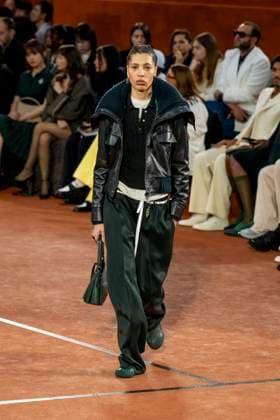 Défilé Lacoste Collection Prêt à Porter Automne Hiver 2025 2026 lors de la Fashion Week de Paris PFW Défilé Lacoste Collection Prêt à Porter Automne Hiver 2025 2026 lors de la Fashion Week de Paris PFW le 9 mars 2025 Lacoste Fall Winter 2025 2026 Ready to Wear Collection fashion show during Paris Fashion Week PFW on March 9, 2025 Paris France  Copyright: xAgencex xBestimagexAgencex xBestimagex