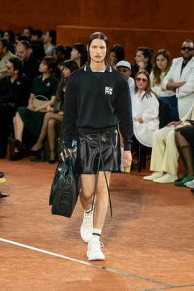 Défilé Lacoste Collection Prêt à Porter Automne Hiver 2025 2026 lors de la Fashion Week de Paris PFW Défilé Lacoste Collection Prêt à Porter Automne Hiver 2025 2026 lors de la Fashion Week de Paris PFW le 9 mars 2025 Lacoste Fall Winter 2025 2026 Ready to Wear Collection fashion show during Paris Fashion Week PFW on March 9, 2025 Paris France  Copyright: xAgencex xBestimagexAgencex xBestimagex