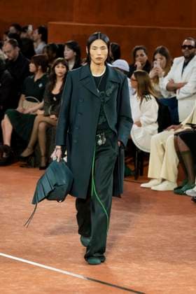 Défilé Lacoste Collection Prêt à Porter Automne Hiver 2025 2026 lors de la Fashion Week de Paris PFW Défilé Lacoste Collection Prêt à Porter Automne Hiver 2025 2026 lors de la Fashion Week de Paris PFW le 9 mars 2025 Lacoste Fall Winter 2025 2026 Ready to Wear Collection fashion show during Paris Fashion Week PFW on March 9, 2025 Paris France  Copyright: xAgencex xBestimagexAgencex xBestimagex