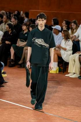 Défilé Lacoste Collection Prêt à Porter Automne Hiver 2025 2026 lors de la Fashion Week de Paris PFW Défilé Lacoste Collection Prêt à Porter Automne Hiver 2025 2026 lors de la Fashion Week de Paris PFW le 9 mars 2025 Lacoste Fall Winter 2025 2026 Ready to Wear Collection fashion show during Paris Fashion Week PFW on March 9, 2025 Paris France  Copyright: xAgencex xBestimagexAgencex xBestimagex