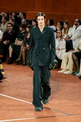Défilé Lacoste Collection Prêt à Porter Automne Hiver 2025 2026 lors de la Fashion Week de Paris PFW Défilé Lacoste Collection Prêt à Porter Automne Hiver 2025 2026 lors de la Fashion Week de Paris PFW le 9 mars 2025 Lacoste Fall Winter 2025 2026 Ready to Wear Collection fashion show during Paris Fashion Week PFW on March 9, 2025 Paris France  Copyright: xAgencex xBestimagexAgencex xBestimagex