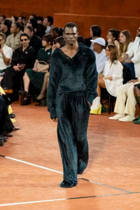 Défilé Lacoste Collection Prêt à Porter Automne Hiver 2025 2026 lors de la Fashion Week de Paris PFW Défilé Lacoste Collection Prêt à Porter Automne Hiver 2025 2026 lors de la Fashion Week de Paris PFW le 9 mars 2025 Lacoste Fall Winter 2025 2026 Ready to Wear Collection fashion show during Paris Fashion Week PFW on March 9, 2025 Paris France  Copyright: xAgencex xBestimagexAgencex xBestimagex