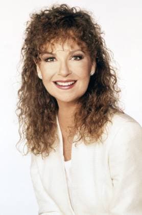 COACH, Shelley Fabares, 1989-1997. ph: Craig Sjodin ABC courtesy Everett CollectionTSDCOAC AB042 PUBLICATIONXNOTxINxCANxCHNxFRAxITAxJPNxNORxPOLxRUSxESPxUKxUSA Copyright: xx TSDCOAC AB042 TSDCOAC_AB042_H