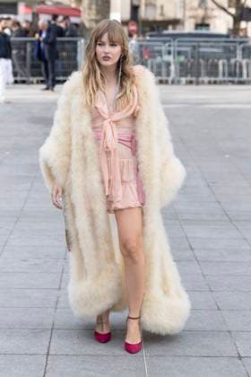 Celebrities at Valentino Fashion Show Victoria De Angelis Photo Call for Le Défilé Valentino Collection Prêt à Porter Automne Hiver 2025 2026 lors de la Fashion Week de Paris PFW , le 9 mars 2025 Olivier Borde Bestimage Celebrities at Valentino Fashion Show Ready to Wear Collection Fall Winter 2025 2026 during Paris Fashion Week, on march 9th 2025 Olivier Borde Bestimage  Copyright: xOLIVIERxBORDEx xBESTIMAGExOLIVIERxBORDEx xBESTIMAGEx