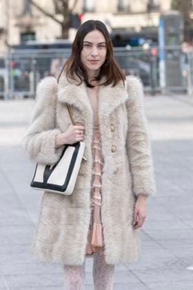 Celebrities at Valentino Fashion Show Alexa Chung Photo Call for Le Défilé Valentino Collection Prêt à Porter Automne Hiver 2025 2026 lors de la Fashion Week de Paris PFW , le 9 mars 2025 Olivier Borde Bestimage Celebrities at Valentino Fashion Show Ready to Wear Collection Fall Winter 2025 2026 during Paris Fashion Week, on march 9th 2025 Olivier Borde Bestimage  Copyright: xOLIVIERxBORDEx xBESTIMAGExOLIVIERxBORDEx xBESTIMAGEx