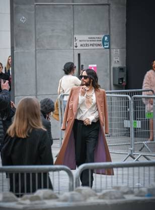 Paris Fashion Week Arrivee people au defile Valentino Arrival of celebrities at Valentino Show Fashion Week, defile Valentino pret a porter femme, Automne Hiver 2025 2026 Jared Leto 441552 2025 03 09 France  Copyright: xBarbaraxNeymanx xStarfacex STAR_441552_020