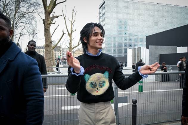 Paris Fashion Week Arrivee people au defile Valentino Arrival of celebrities at Valentino Show Fashion Week, defile Valentino pret a porter femme, Automne Hiver 2025 2026 Jeff Satur 441552 2025 03 09 France  Copyright: xBarbaraxNeymanx xStarfacex STAR_441552_054