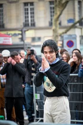 Paris Fashion Week Arrivee people au defile Valentino Arrival of celebrities at Valentino Show Fashion Week, defile Valentino pret a porter femme, Automne Hiver 2025 2026 Jeff Satur 441552 2025 03 09 France  Copyright: xBarbaraxNeymanx xStarfacex STAR_441552_060