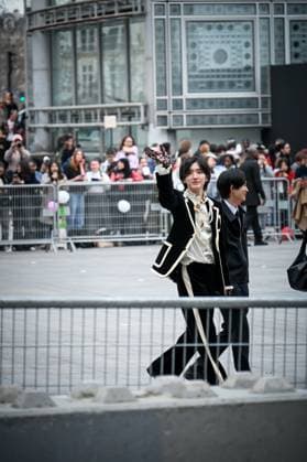 Paris Fashion Week Arrivee people au defile Valentino Arrival of celebrities at Valentino Show Fashion Week, defile Valentino pret a porter femme, Automne Hiver 2025 2026 Shumuke Michieda 441552 2025 03 09 France  Copyright: xBarbaraxNeymanx xStarfacex STAR_441552_065