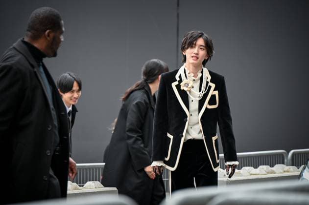 Paris Fashion Week Arrivee people au defile Valentino Arrival of celebrities at Valentino Show Fashion Week, defile Valentino pret a porter femme, Automne Hiver 2025 2026 Shumuke Michieda 441552 2025 03 09 France  Copyright: xBarbaraxNeymanx xStarfacex STAR_441552_066
