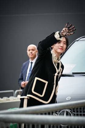 Paris Fashion Week Arrivee people au defile Valentino Arrival of celebrities at Valentino Show Fashion Week, defile Valentino pret a porter femme, Automne Hiver 2025 2026 Shumuke Michieda 441552 2025 03 09 France  Copyright: xBarbaraxNeymanx xStarfacex STAR_441552_067