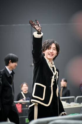 Paris Fashion Week Arrivee people au defile Valentino Arrival of celebrities at Valentino Show Fashion Week, defile Valentino pret a porter femme, Automne Hiver 2025 2026 Shumuke Michieda 441552 2025 03 09 France  Copyright: xBarbaraxNeymanx xStarfacex STAR_441552_069