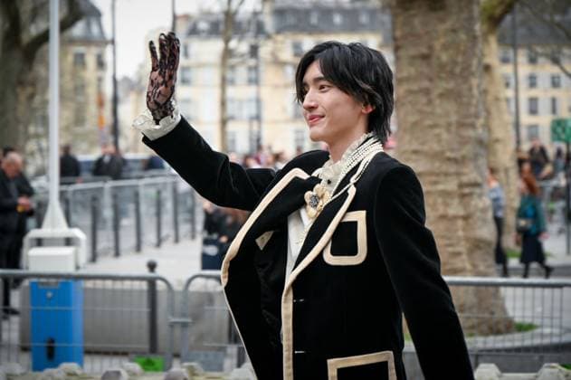 Paris Fashion Week Arrivee people au defile Valentino Arrival of celebrities at Valentino Show Fashion Week, defile Valentino pret a porter femme, Automne Hiver 2025 2026 Shumuke Michieda 441552 2025 03 09 France  Copyright: xBarbaraxNeymanx xStarfacex STAR_441552_070