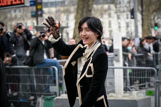 Paris Fashion Week Arrivee people au defile Valentino Arrival of celebrities at Valentino Show Fashion Week, defile Valentino pret a porter femme, Automne Hiver 2025 2026 Shumuke Michieda 441552 2025 03 09 France  Copyright: xBarbaraxNeymanx xStarfacex STAR_441552_071